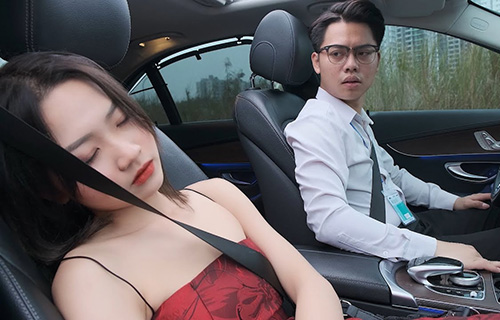 Nữ chủ tịch thuê lái xe làm bạn trai đi họp lớp, ai ngờ xảy ra chuyện bất ngờ và cái kết